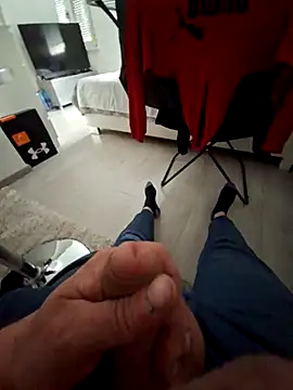 Robesz1982 online show from March 22, 6:50 am