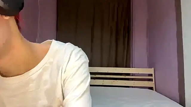 Snapshot of EmilySkyline chatting on December 21, 5:31 pm EmilySkyline online show from December 21, 5:31 pm