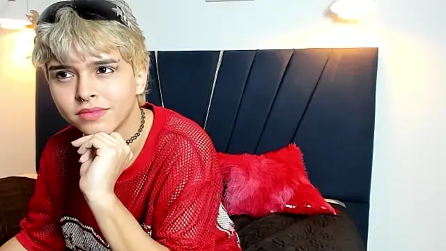 Snapshot of jaxson_cum chatting on November 12, 2:06 pm jaxson cum online show from November 12, 2:06 pm