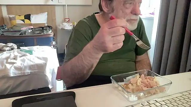 Snapshot of coach-karl chatting on February 5, 11:48 am coach-karl online show from February 5, 11:48 am