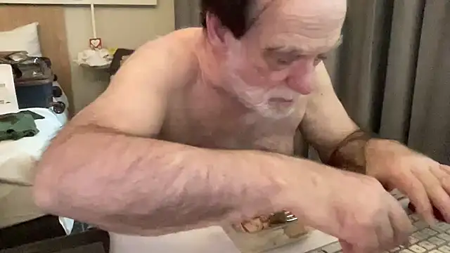 Snapshot of coach-karl chatting on February 24, 12:58 pm coach-karl online show from February 24, 12:58 pm