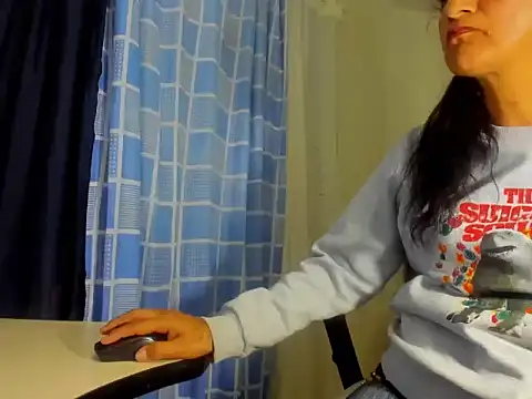 Snapshot of Tiff_Dirty69 chatting on November 28, 5:32 am Tiff Dirty69 online show from November 28, 5:32 am