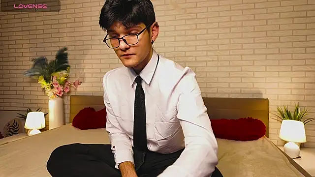 LiamRivers online show from November 14, 2:05 pm