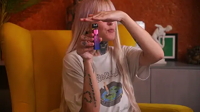 IsauraGarratt online show from November 13, 12:15 pm