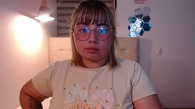 YiniBelle online show from November 26, 3:29 am