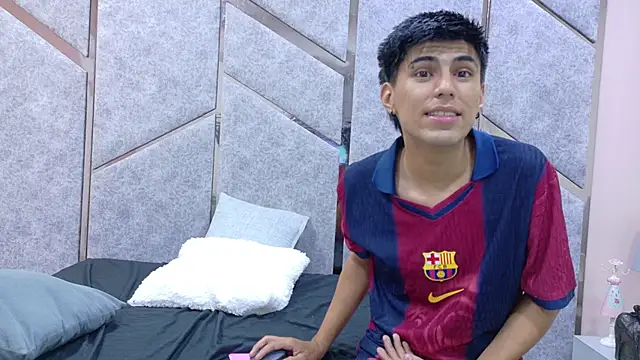 Snapshot of Lily_y_Finn chatting on November 25, 3:28 am Lily y Finn online show from November 25, 3:28 am