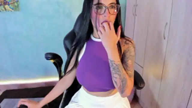 Snapshot of Cristal_Cerati_ chatting on December 3, 2:59 pm Cristal Cerati online show from December 3, 2:59 pm