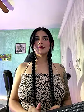 Snapshot of Cristal_Cerati_ chatting on December 4, 10:40 pm Cristal Cerati online show from December 4, 10:40 pm