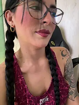 Snapshot of Cristal_Cerati_ chatting on December 15, 4:44 pm Cristal Cerati online show from December 15, 4:44 pm