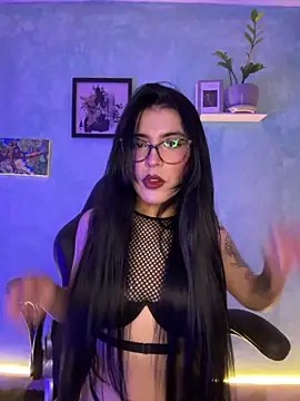 Snapshot of Cristal_Cerati_ chatting on December 19, 7:21 pm Cristal Cerati online show from December 19, 7:21 pm