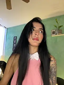 Snapshot of Cristal_Cerati_ chatting on January 6, 9:50 pm Cristal Cerati online show from January 6, 9:50 pm