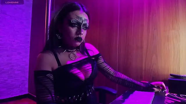 Snapshot of Belladonna_trix chatting on December 13, 8:14 pm Belladonna trix online show from December 13, 8:14 pm