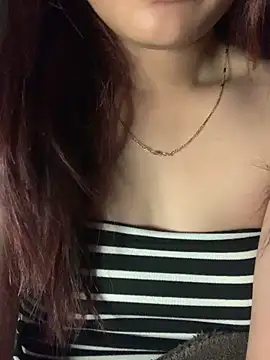 Snapshot of Winnie-sexy chatting on April 2, 8:28 pm Winnie-sexy online show from April 2, 8:28 pm