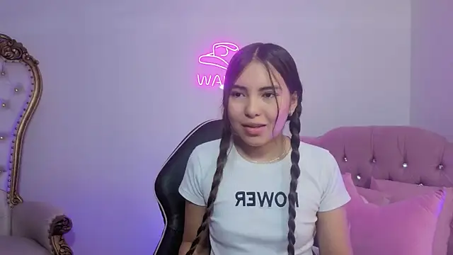 ISABELA TAY online show from May 15, 12:01 pm