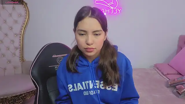 ISABELA TAY online show from May 27, 12:02 pm