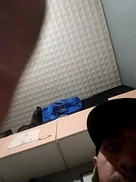 hotguy71000 online show from November 28, 3:36 pm