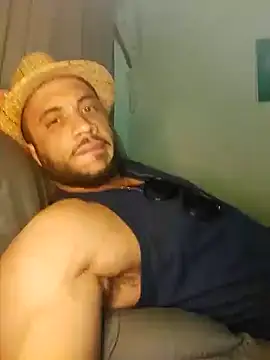 Snapshot of fireblond21 chatting on November 13, 1:04 am fireblond21 online show from November 13, 1:04 am