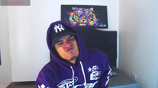 Isaacas  online show from November 27, 11:23 am