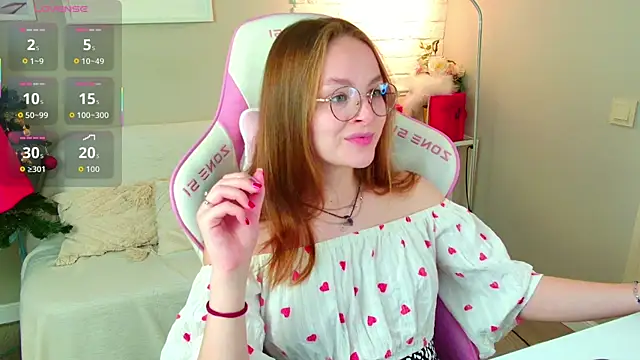 Snapshot of MadisonSmitt chatting on December 3, 5:04 am MadisonSmitt online show from December 3, 5:04 am