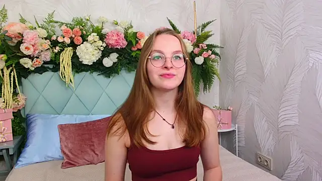 Snapshot of MadisonSmitt chatting on December 16, 5:12 am MadisonSmitt online show from December 16, 5:12 am