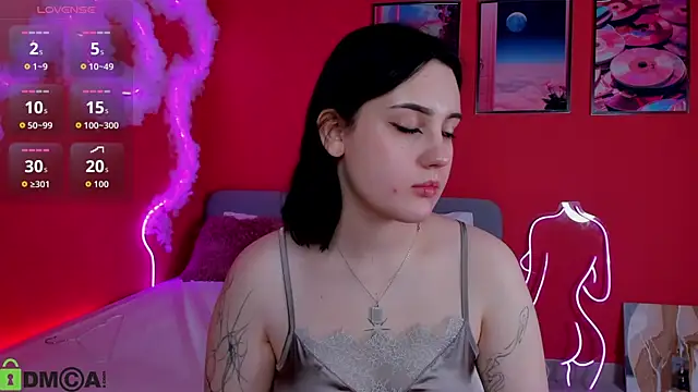 Snapshot of hey_tessa chatting on December 5, 11:19 am hey tessa online show from December 5, 11:19 am