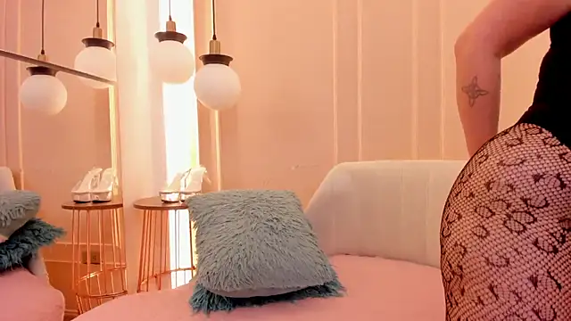 CarolinnaSaenz online show from March 30, 11:22 am