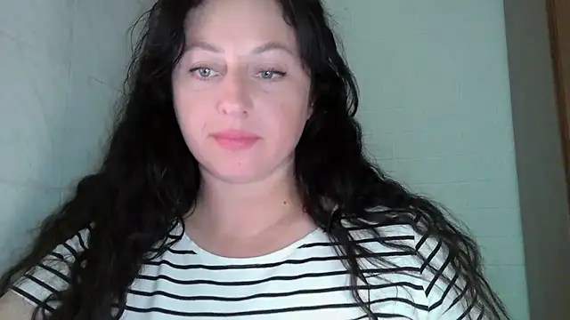 Snapshot of MelinaAx chatting on June 26, 8:41 am MelinaAx online show from June 26, 8:41 am
