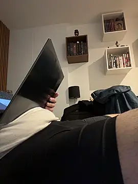 Snapshot of Manuelst11928 chatting on November 14, 4:44 am Manuelst11928 online show from November 14, 4:44 am