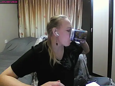 JenniDeep online show from March 11, 8:37 pm