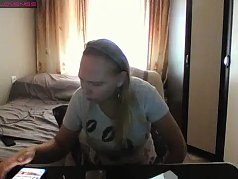 JenniDeep online show from July 10, 8:50 am