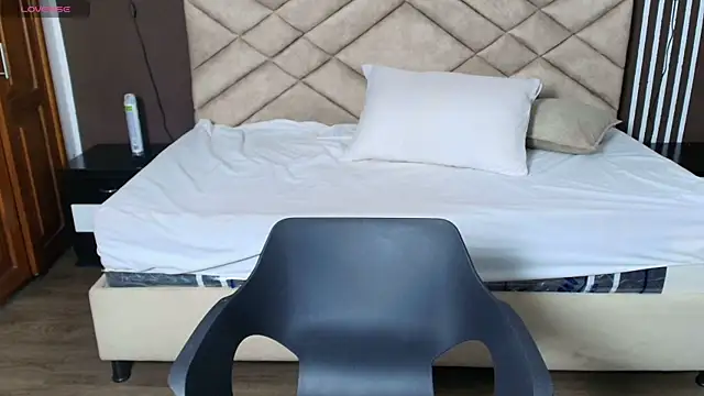 Laracooper  online show from November 28, 7:16 pm