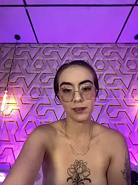 Snapshot of MelanyyJhonson15 chatting on June 20, 9:28 pm MelanyyJhonson15 online show from June 20, 9:28 pm