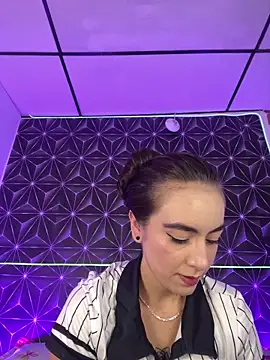 Snapshot of MelanyyJhonson15 chatting on June 27, 9:09 pm MelanyyJhonson15 online show from June 27, 9:09 pm