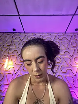 Snapshot of MelanyyJhonson15 chatting on July 10, 8:22 pm MelanyyJhonson15 online show from July 10, 8:22 pm