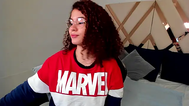 Snapshot of avrilwaynee chatting on December 18, 11:49 am avrilwaynee online show from December 18, 11:49 am