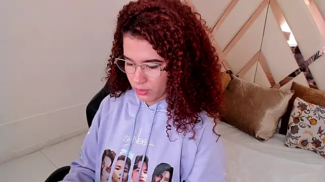 Snapshot of avrilwaynee chatting on January 7, 11:56 am avrilwaynee online show from January 7, 11:56 am