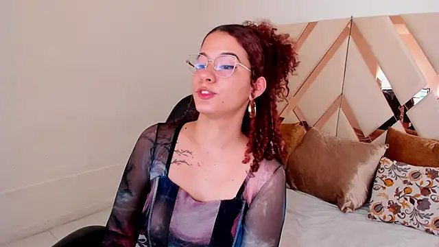 Snapshot of avrilwaynee chatting on January 8, 11:56 am avrilwaynee online show from January 8, 11:56 am