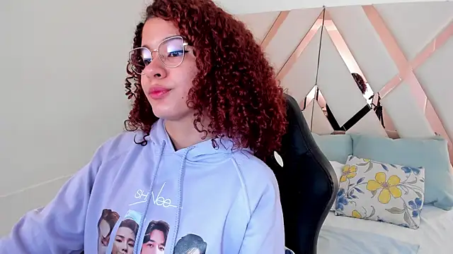 Snapshot of avrilwaynee chatting on January 19, 11:58 am avrilwaynee online show from January 19, 11:58 am