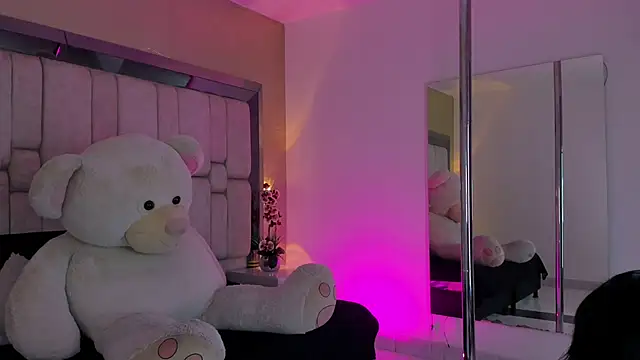 SnakeMuse online show from November 29, 4:26 am