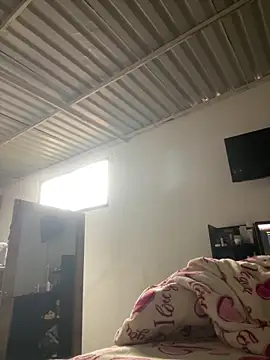 julianlondo111 online show from December 5, 1:42 pm