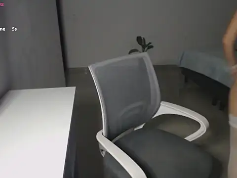 softkitty   online show from December 5, 7:32 pm