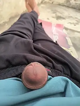 Snapshot of Ritik143jhil chatting on November 27, 9:44 am Ritik143jhil online show from November 27, 9:44 am