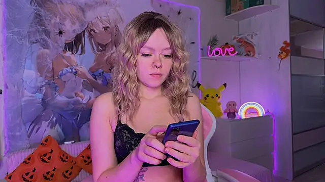 Snapshot of CheekySashaCharm chatting on November 23, 6:46 am CheekySashaCharm online show from November 23, 6:46 am