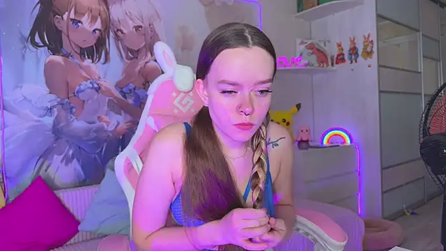 CheekySashaCharm online show from July 5, 7:59 am