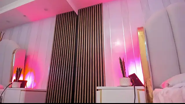 roxyflame  online show from April 1, 1:41 pm