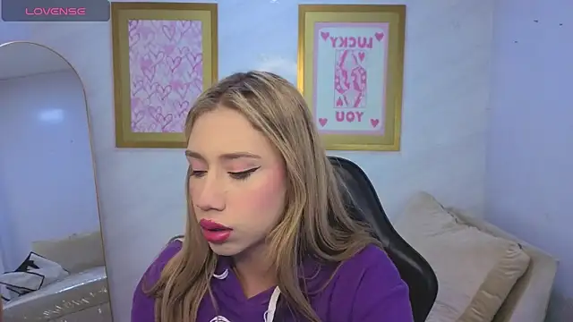 Evy Luxx v online show from April 15, 3:24 am