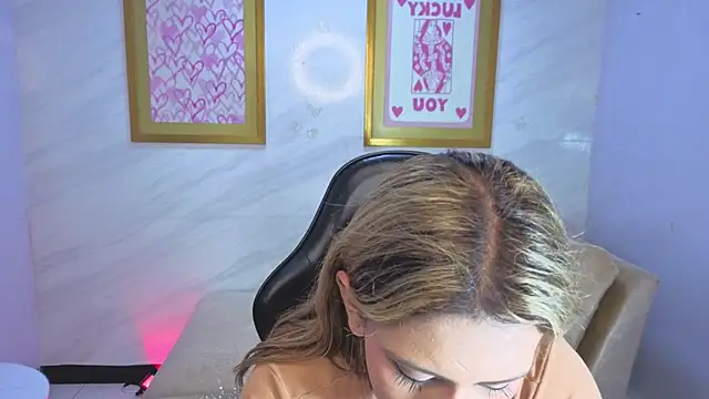 Evy Luxx v online show from April 18, 3:32 am