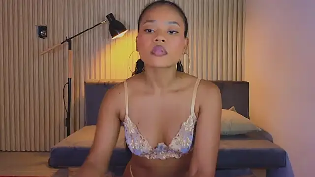 vanestraus online show from April 15, 7:43 pm