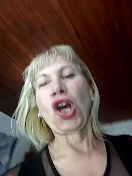 Snapshot of SexyMilf1211 chatting on November 17, 1:00 am SexyMilf1211 online show from November 17, 1:00 am