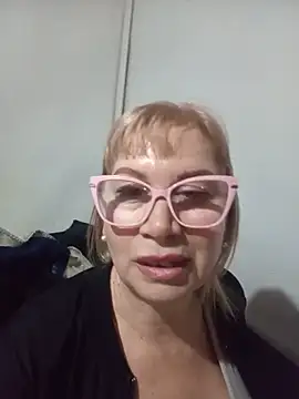 SexyMilf1211 online show from June 18, 1:04 pm